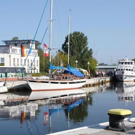 Achtern De Heeg In شقة